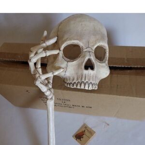 DO NOT BUY.  If you have this item please reach out to me. I’d love to buy it